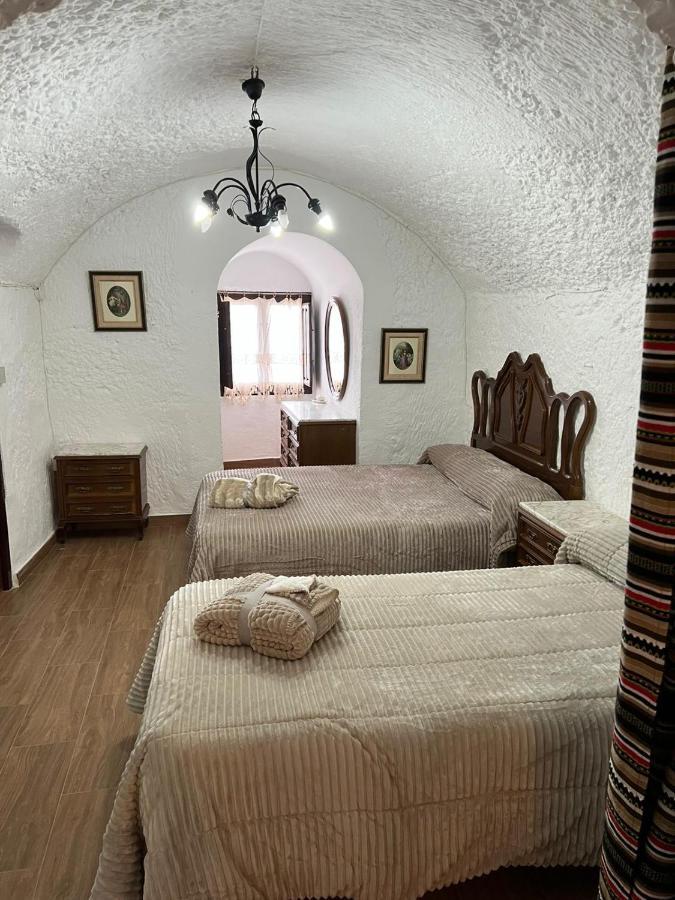 La Cueva De Guadix Villa Bagian luar foto