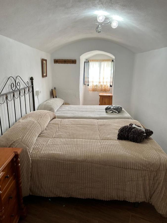 La Cueva De Guadix Villa Bagian luar foto